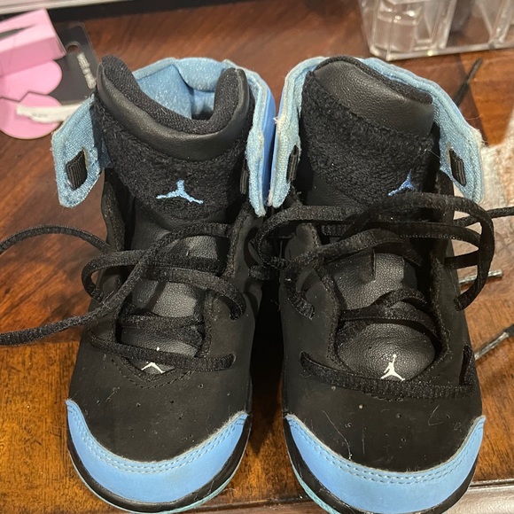 Jordan shies for little boys ,fit 3-5 years. - Picture 1 of 5